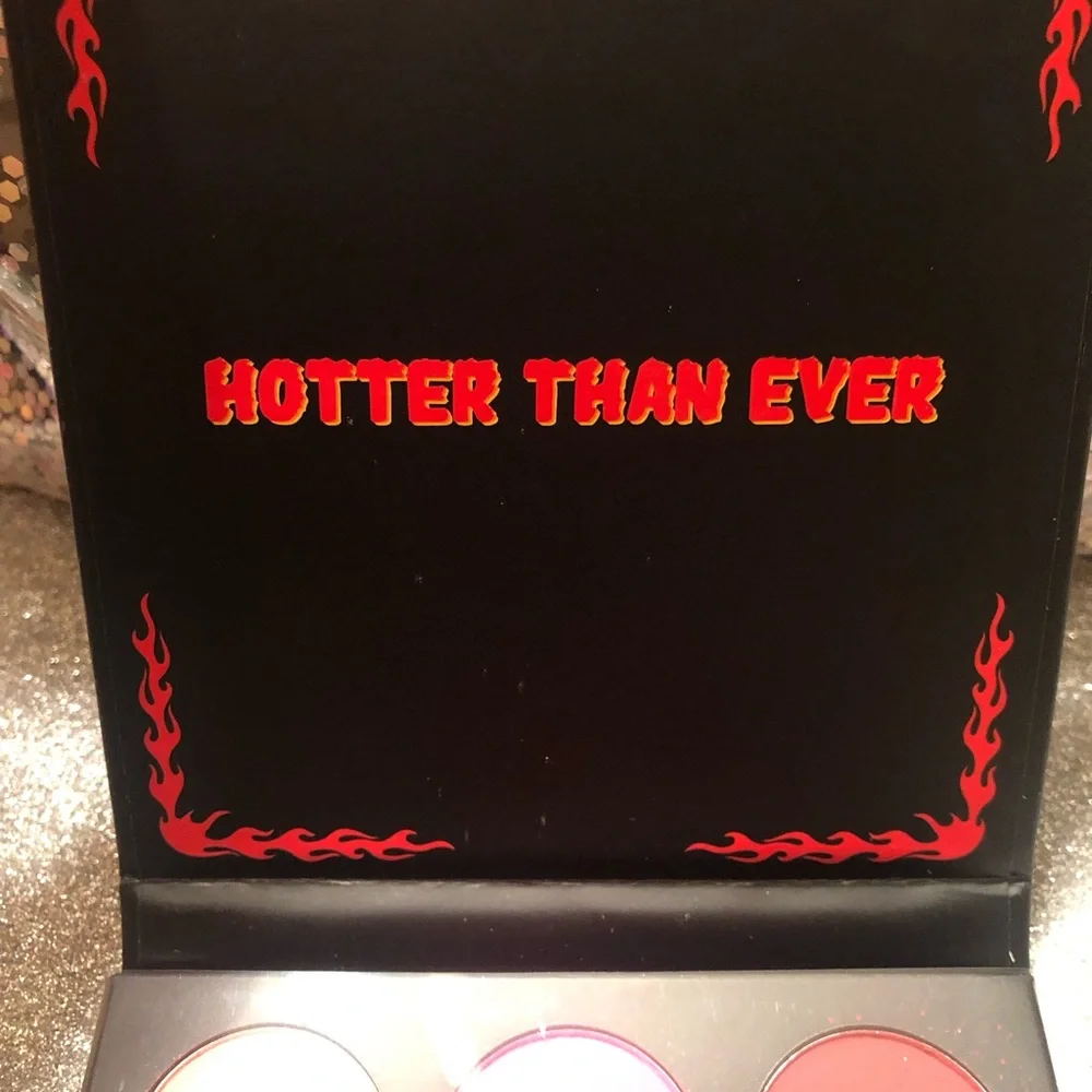 BN! Still Sealed! BH Poison Shock Ghost Pepper 9 Color Shadow Palette 🎨